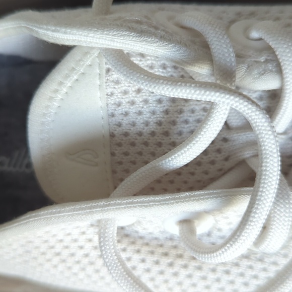 like new Allbirds tree runners sneakers - Picture 5 of 12